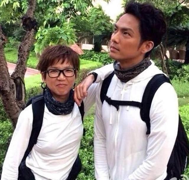 钟汉良一家6口近照:有四人长同一张脸,所幸女儿遗传了妻子的美