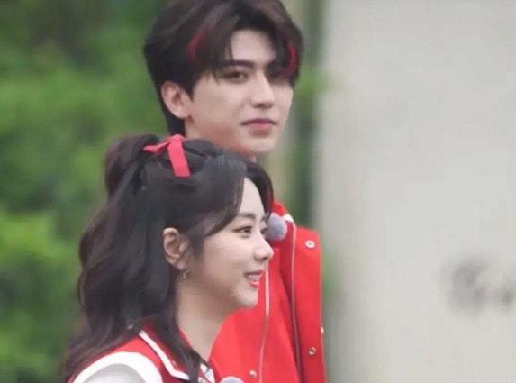 蔡徐坤对谭松韵有好感任敏肖战炒cp杨紫跟屏幕上不一样程潇和乐华续约