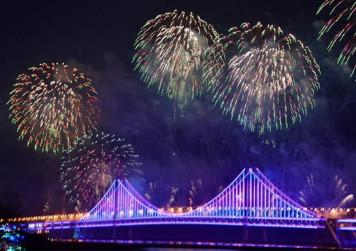 大连迎新年烟花晚会