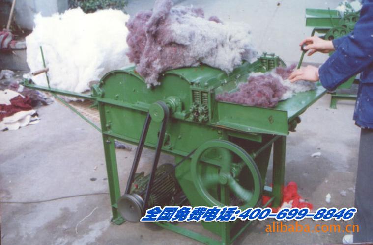 用旧衣服或是废旧布料加工成棉被没有精细弹花机做千层无网被赚得多.