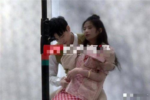 颖儿挺近六个月孕肚开工,颖儿托孕肚显疲惫,付辛博公主抱显溺爱