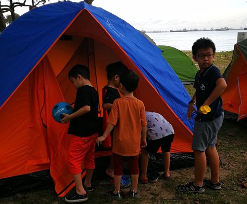 1大1小~2人帐篷 价格$40/顶 设备:灯,风扇,垫子 4人帐篷价格$70/顶