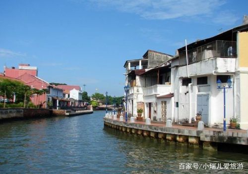马六甲河,这是一条小小的海鲜运道,从马六甲城市中连接到大海去.