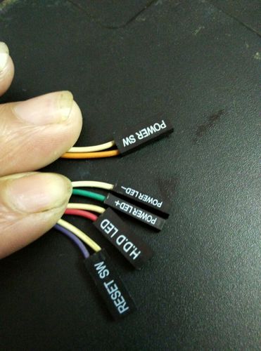 电脑电源线怎么接