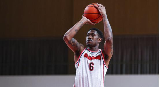 发挥出色!马尚-布鲁克斯上半场砍下19分