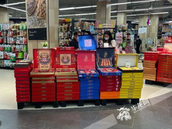 顾客知名超市买月饼,多问一句,1380元秒变380元!