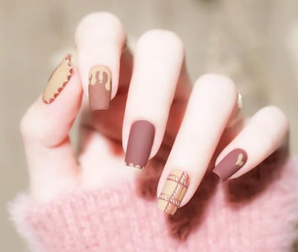 秋冬豆沙色流心格纹气质磨砂美甲67图