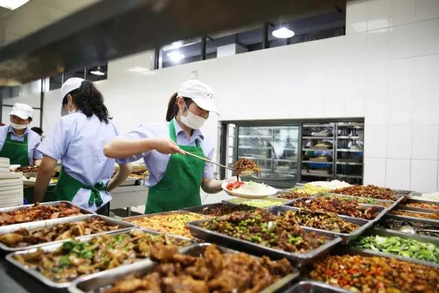 学校食堂要减少高糖食品供应