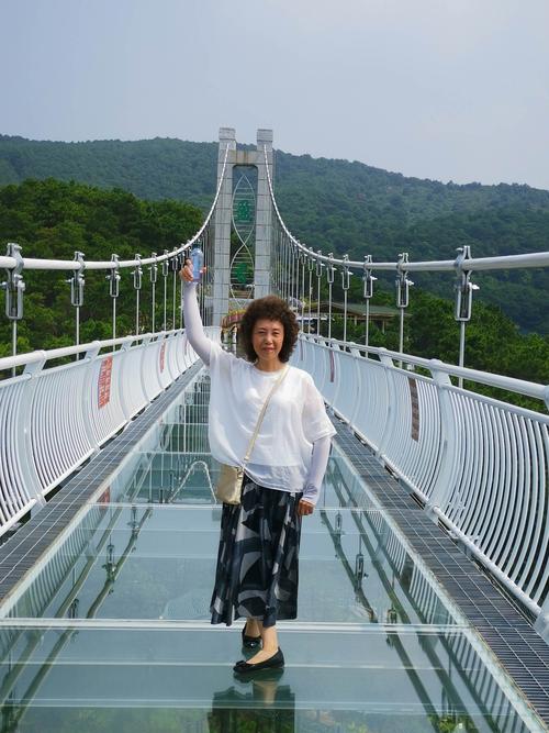 凌云飞渡玻璃桥