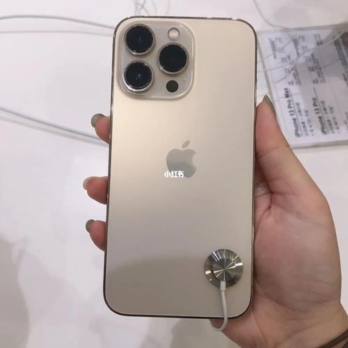 拿惯了8p的我觉得13pro小了点,13pm刚刚好_苹果13pro