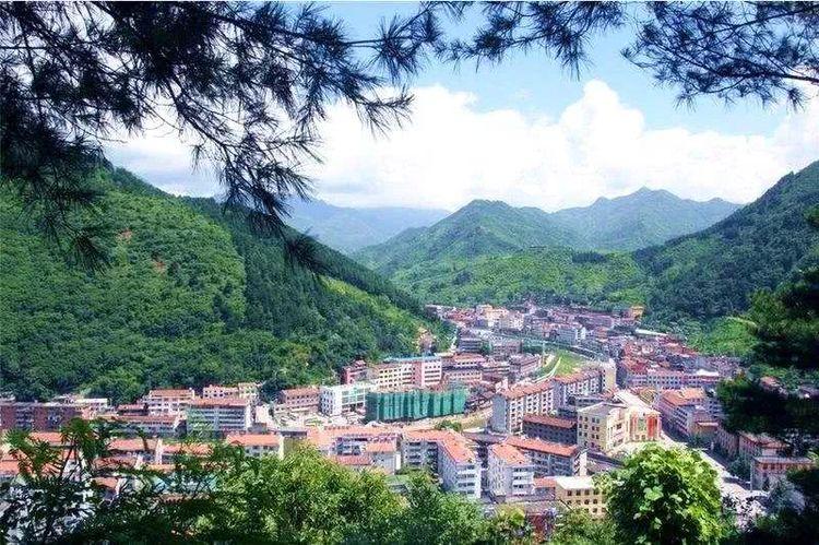 不是两个省,而是陕西的一个县,自清朝设立"宁陕厅",取其"安宁陕西"之