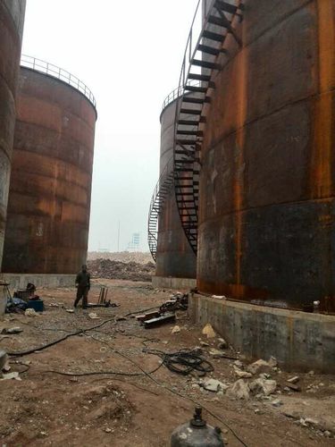 储罐最后一代板与罐底板焊接打坡口吗