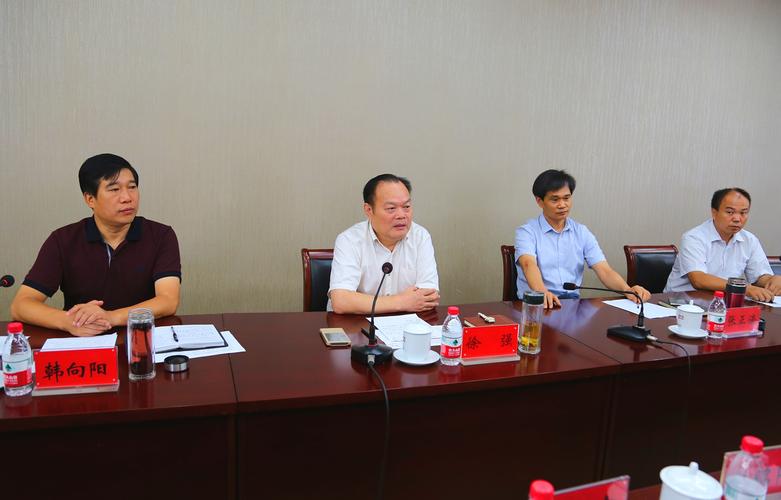 徐强对新引进人才做了五点要求:要树立正确的理想信念,价值观