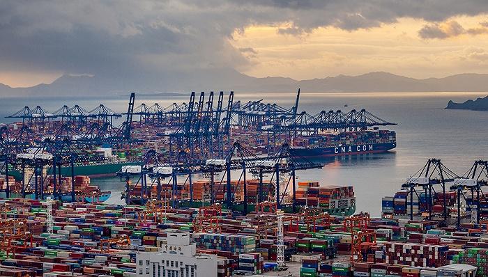 深圳盐田港,图片来源:视觉中国