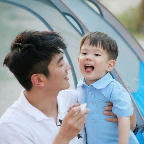 嗯哼大王 杜江 爸爸回来了 萌娃 萌萌哒(○" 3′○)头像