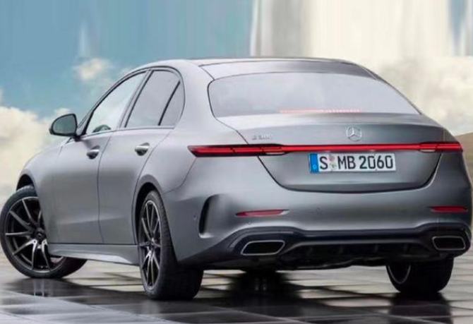 新款"奔驰e"渲染图曝光,s级车头,尾灯重新调整,2023年