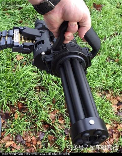 现实生活中真的有加特林这款机枪的吗?可以单兵使用的吗?