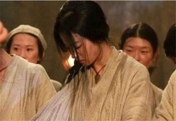 在历史上女太监其实真实存在她们的净身过程比男的还残忍