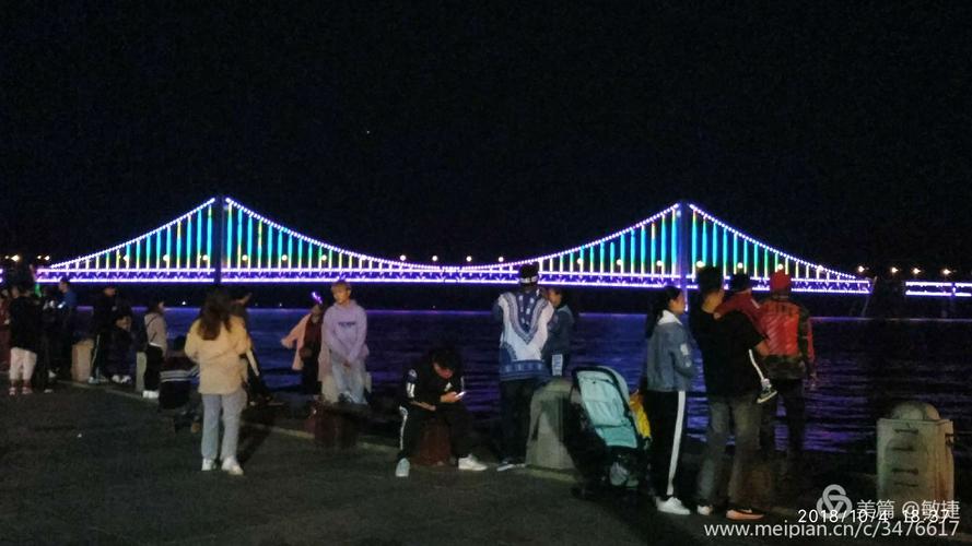 夏季大连星海广场的夜景