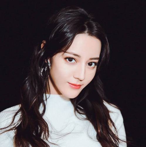 第二位,迪丽热巴"自古西域出美女"这句话果然不假,作为在新疆土生土长