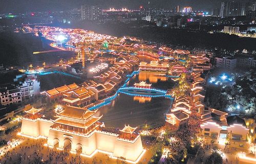 崇左太平古城举行亮灯仪式