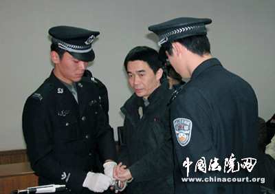 蔡国安被带进法庭   王文波/图