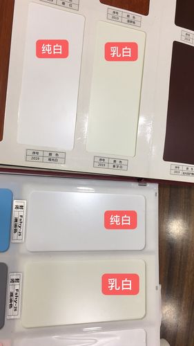 墙面是白色,门套和木门选白色还是乳白色呢?