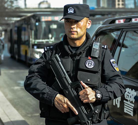 首都特警在街头值守.北京市公安局供图