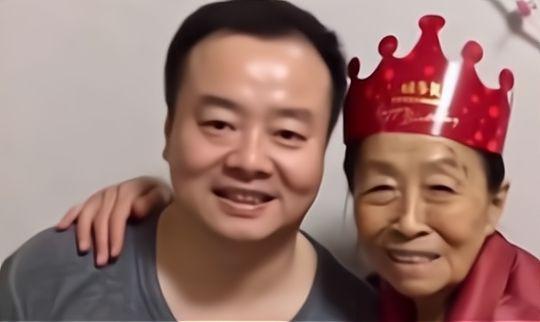张少华丈夫现状,张少华罕见全家照曝光