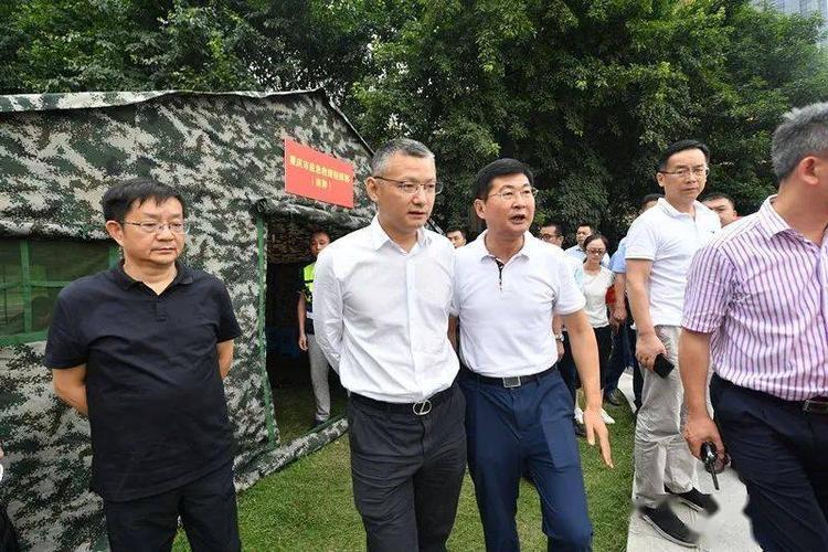 颜伟检查洪峰过境防汛工作,慰问一线工作人员时强调 保持决战决胜战斗