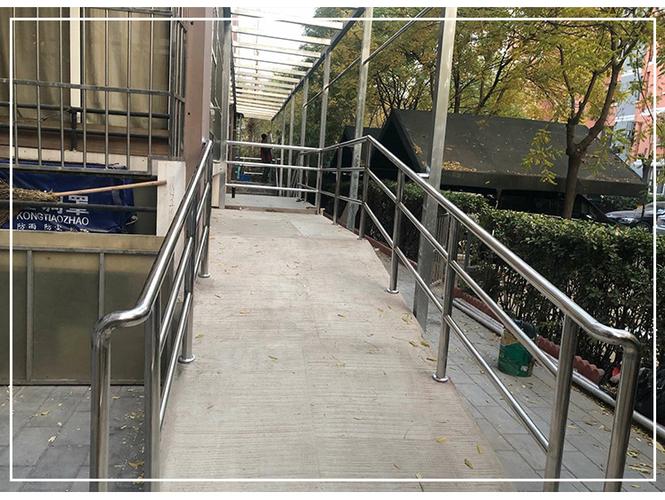 厂家直销不锈钢楼梯扶手护栏复式阳台室内家用铁艺扶手楼梯栏杆