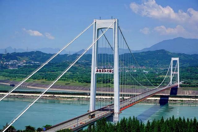 三峡故事:西陵长江大桥,一跨越过千万年