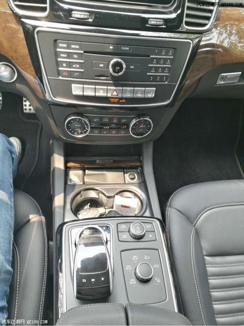 17款奔驰gls400 现车到店配置丰富手续齐 全颜色可选