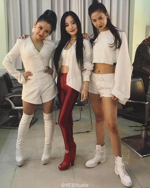 但是何洁身高在网上公布出来的是157cm! 责任编辑