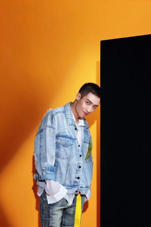 学霸级人物谷嘉诚,x玖少年团没能让他火,但他的穿搭能力绝对棒