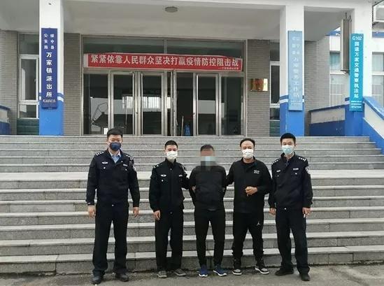 近日,一网上逃犯在辽宁省葫芦岛市公安局巡特警支队特警的细致检查下