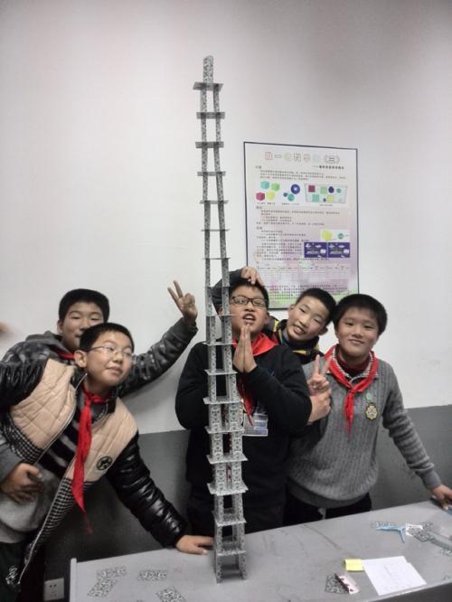 关于扑克牌搭高塔的手抄报 手抄报模板大全