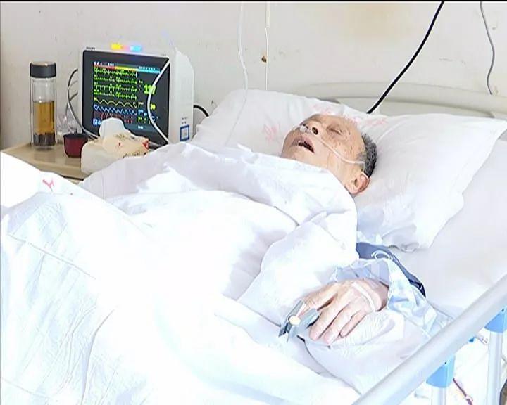 寒心!上饶八旬老人生病住院,小儿子居然不闻不问!