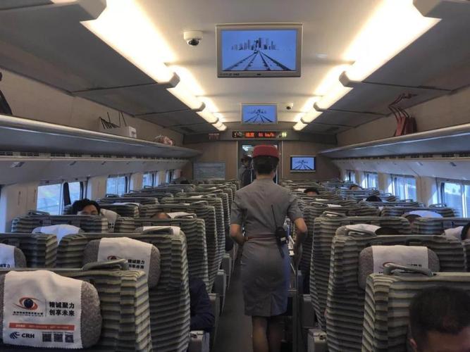 她和小禹聊起了"和谐号"的 座位设置,空进布局等等大家好奇的问题