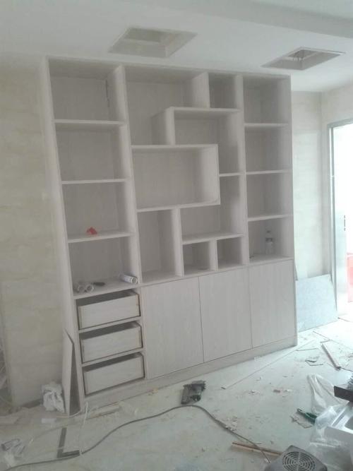 木工基本完工了等衣柜门酒柜格花