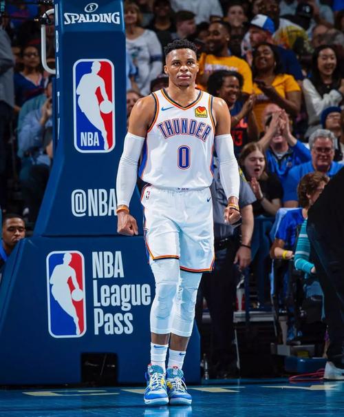 威少去湖人?没搞错吧?美媒这口毒奶也太毒了.