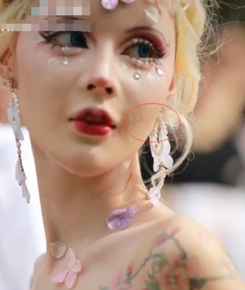 最美芭比迪丽拉婚纱照被疯传无滤镜下暴露真实芭比妆成帮凶