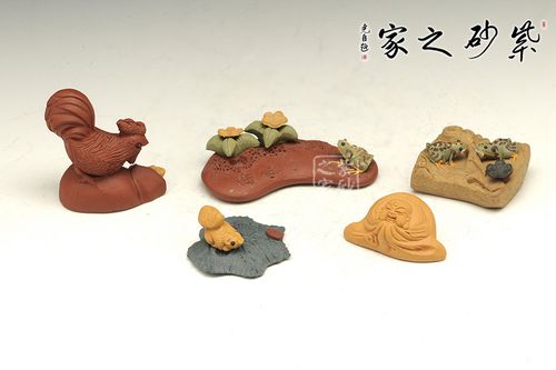 作品详情 超小雕塑  作品描述   此摆件以紫砂泥为材料,动物和弥勒佛