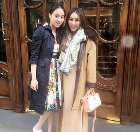 赌王何鸿燊最宠爱的女儿, 何超欣的溺爱生活曝光