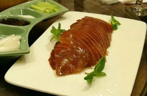 密度不大,感觉是一个从商务宴请到家庭聚会都合适的环境,在北京菜系的