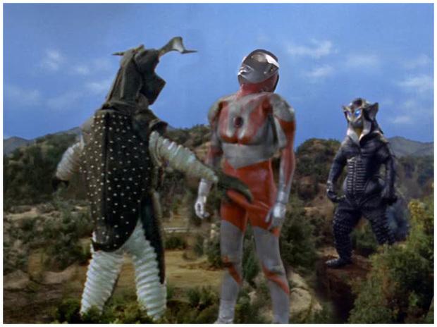 能给我4张银河奥特曼的图片吗?