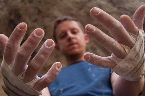 九指攀岩传奇汤米·考德威尔:信念不灭,攀登不止