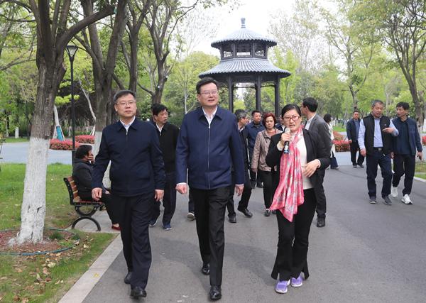 常熟市委副书记市长焦亚飞带队来洪考察