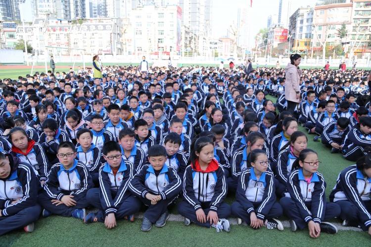 汉滨初中召开2018年校风校纪整顿大会