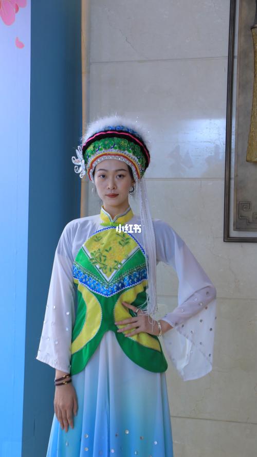 大理白族姑娘,穿上白族服装,美不美_大理市苍洱网红摄影工作室自由行